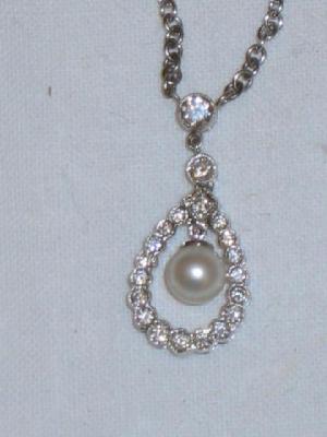 Appraisal: A DIAMOND AND PEARL PENDANT NECKLACE comprising a single pearl