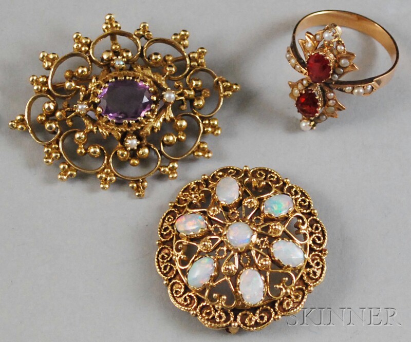 Appraisal: Three kt Gold Gem-set Jewelry Items an amethyst and seed