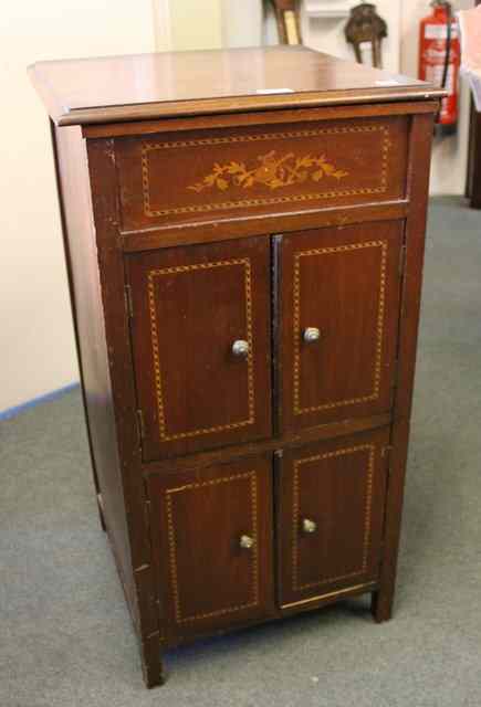 Appraisal: AN EDWARDIAN MAHOGANY GRAMOPHONE CABINET now empty enclosed by four