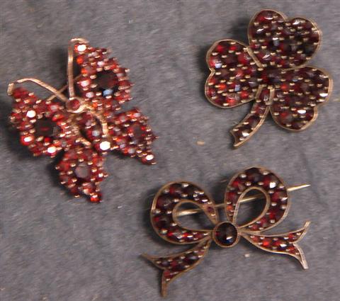 Appraisal: Victorian garnet pins bow leaf clover butterfly Estimate -