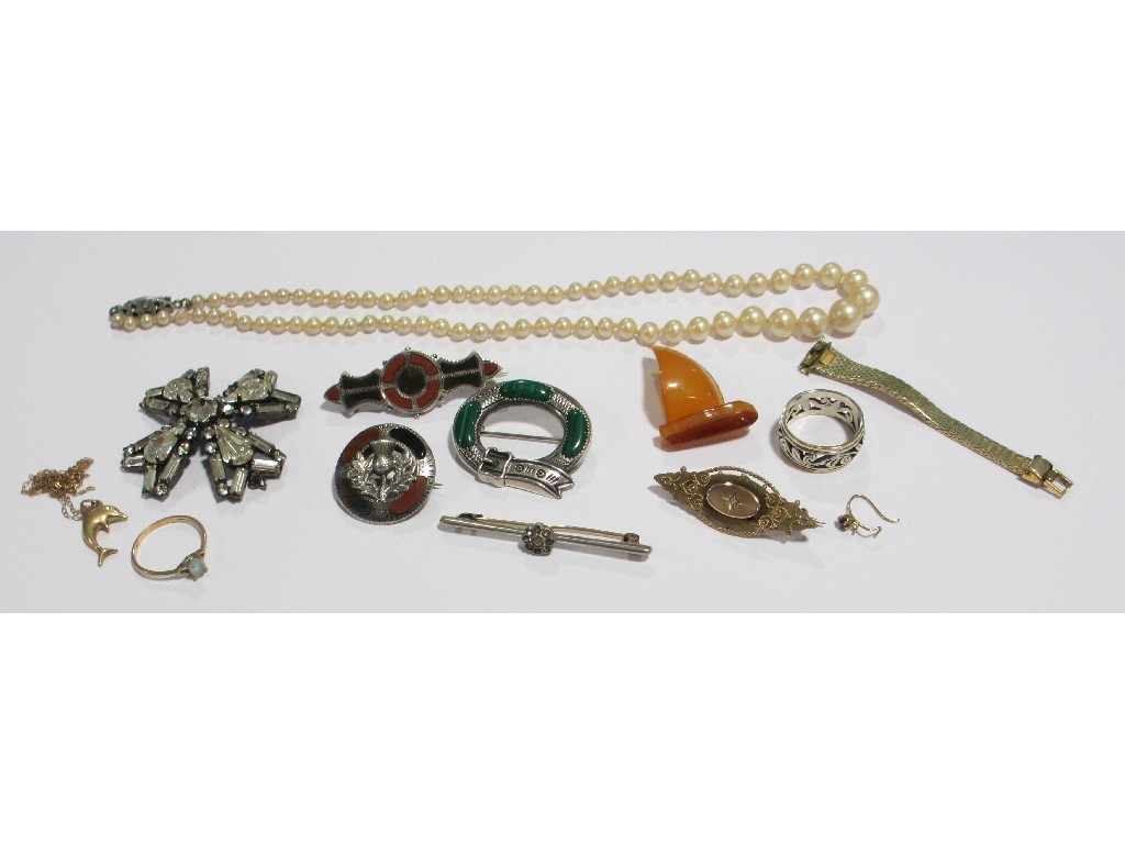 Appraisal: Lot comprising three Scottish silver and agate brooches string of