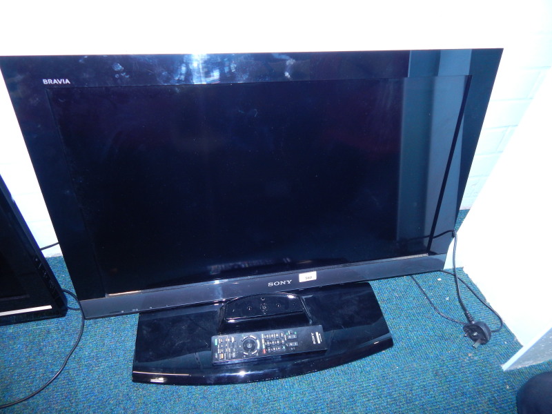 Appraisal: A Sony LCD TV with remote control