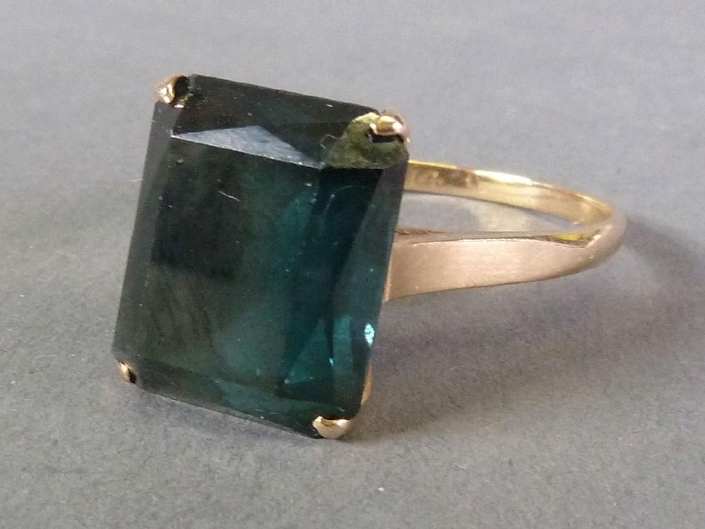 Appraisal: ct GOLD RING set with a large oblong green garnet