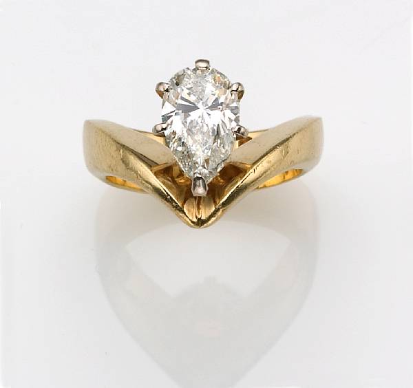 Appraisal: A diamond single-stone ring featuring a pear-shaped diamond weighing approximately