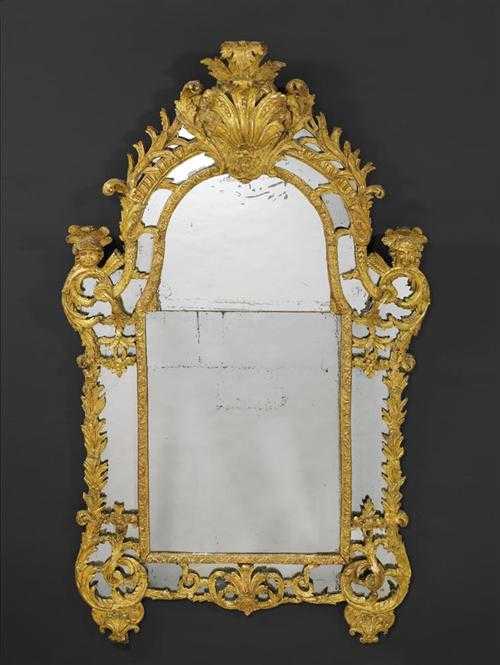 Appraisal: CARVED GILTWOOD MIRROR AUX BUSTES D'INDIENS R gence Paris circa