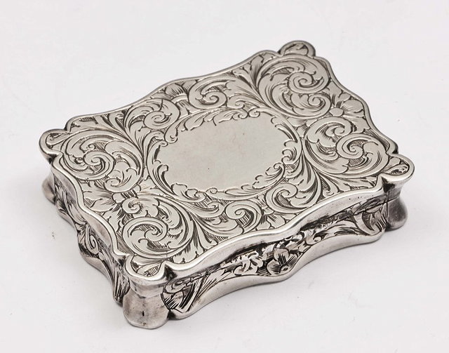 Appraisal: A GEORGIAN SILVER VINAIGRETTE of rectangular form with engraved acanthus