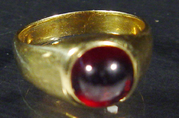 Appraisal: Unmarked gold and ruby ring