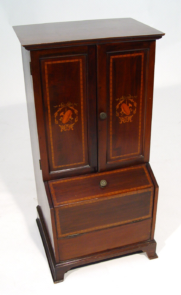 Appraisal: Edwardian cased Klingsor gramaphone in an inlaid mahogany cabinet of