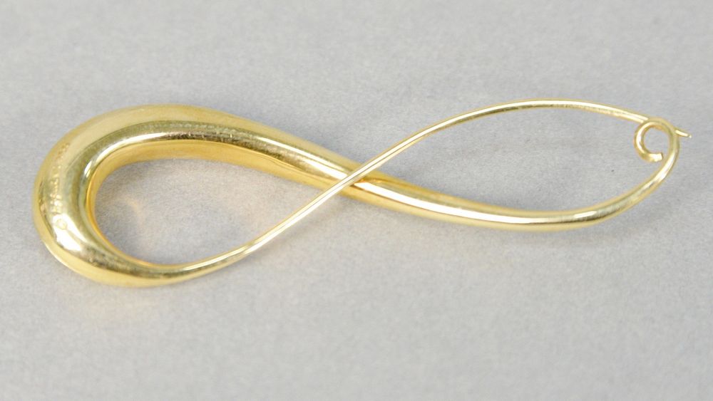 Appraisal: karat gold pin in the form of a figure eight