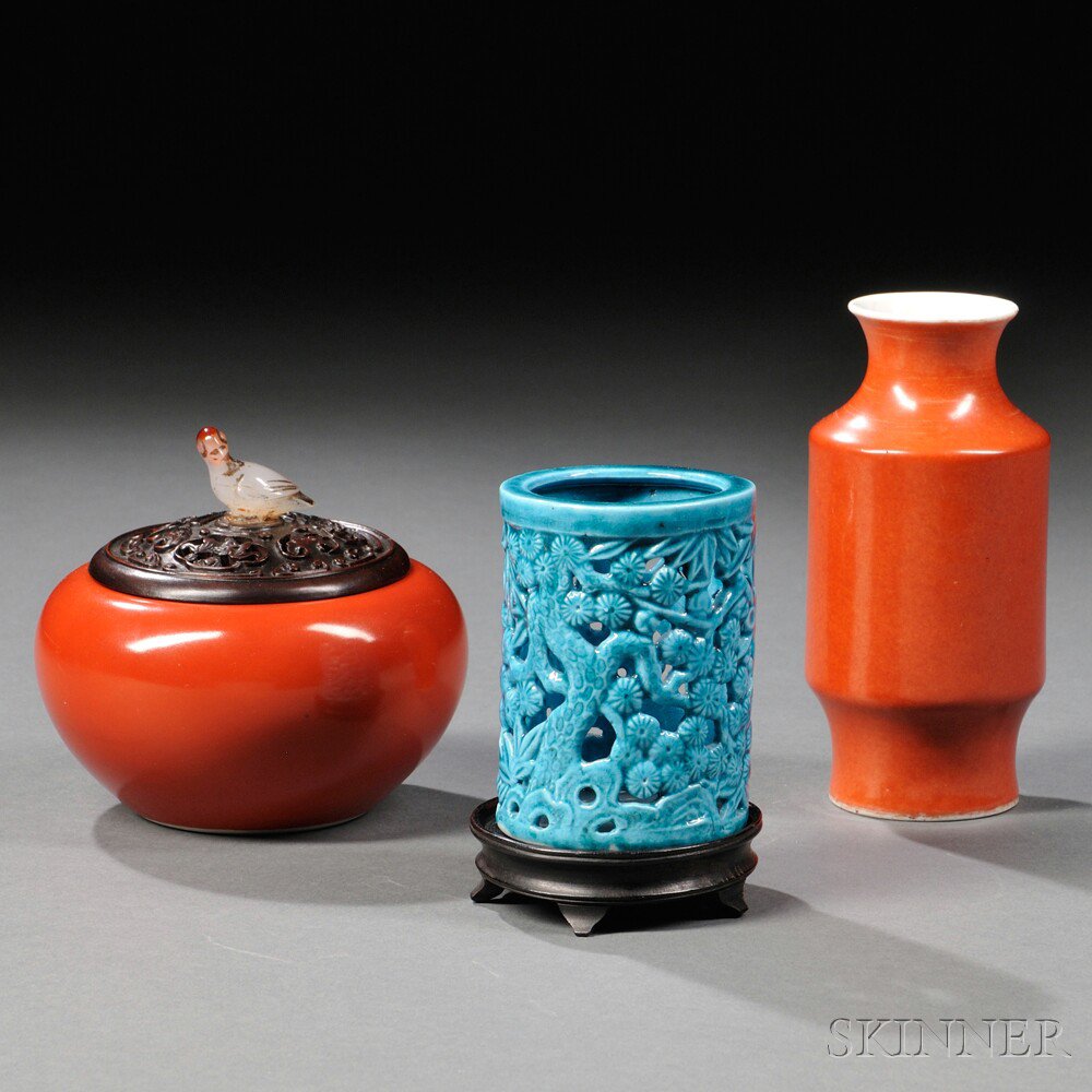 Appraisal: Three Monochrome Items China a miniature rouleau vase on with