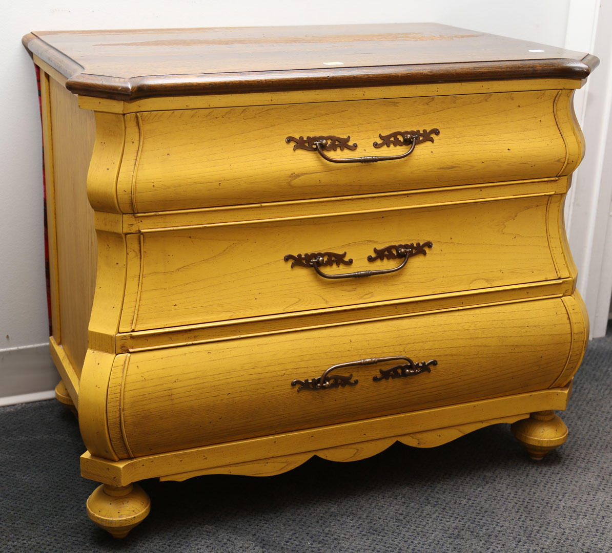 Appraisal: Contemporary three-drawer chest