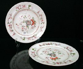 Appraisal: A pair of Worcester cabinet plates