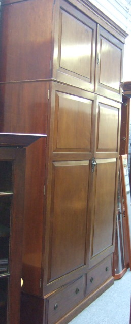 Appraisal: An Edwardian mahogany gentleman's wardrobe the plain cornice over a