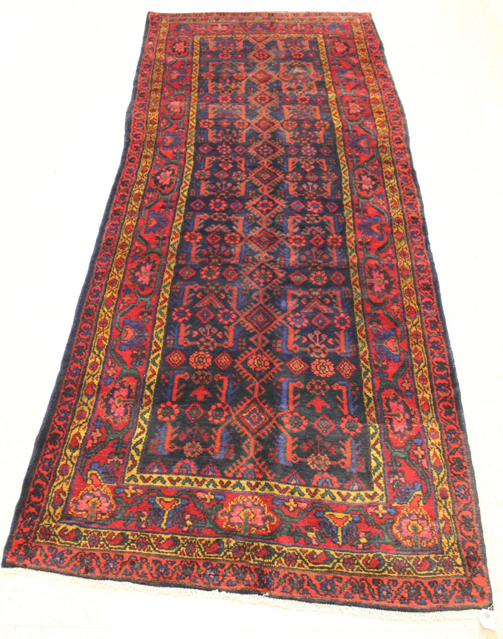 Appraisal: HAND KNOTTED PERSIAN AREA RUG overall stylized floral design on