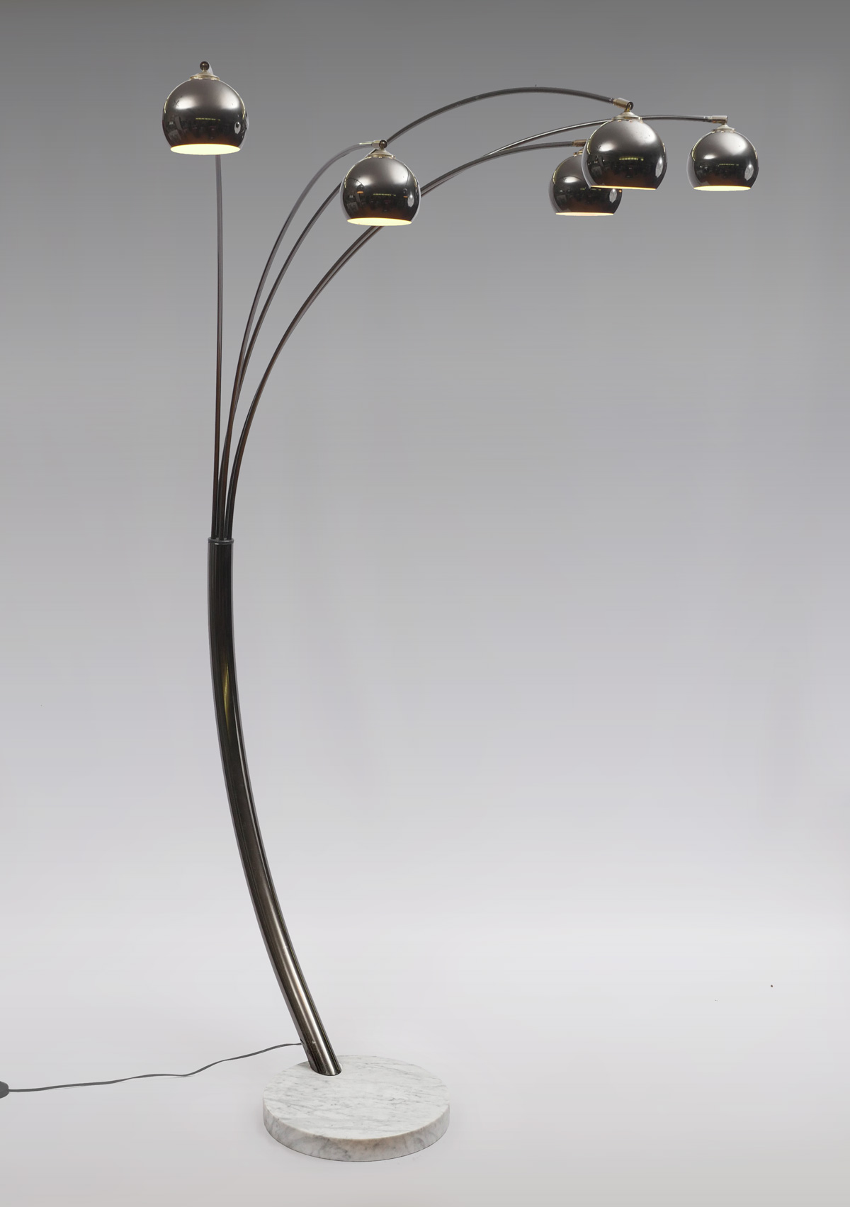 Appraisal: MODERN -ARM ARC FLOOR LAMP Modern floor lamp having a