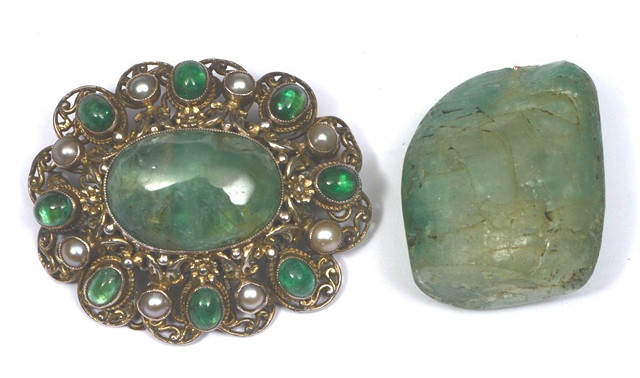 Appraisal: A SILVER BROOCH of oval form with stylised emerald and