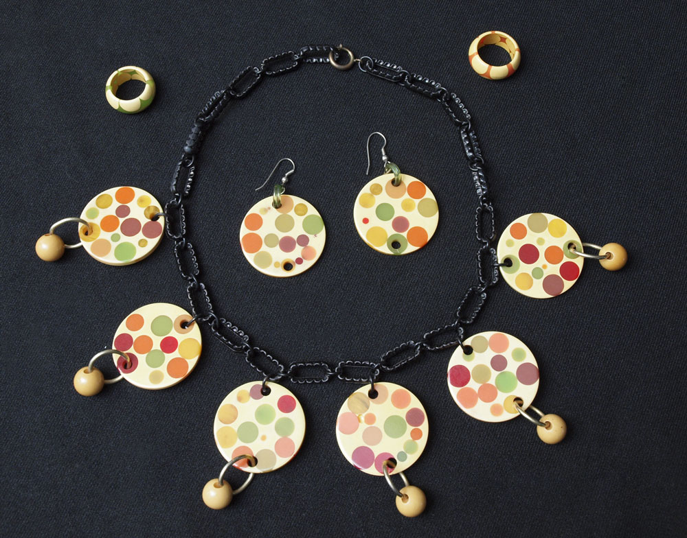 Appraisal: POLKA DOT BAKELITE NECKLACE EARRINGS AND RINGS Six disc necklace