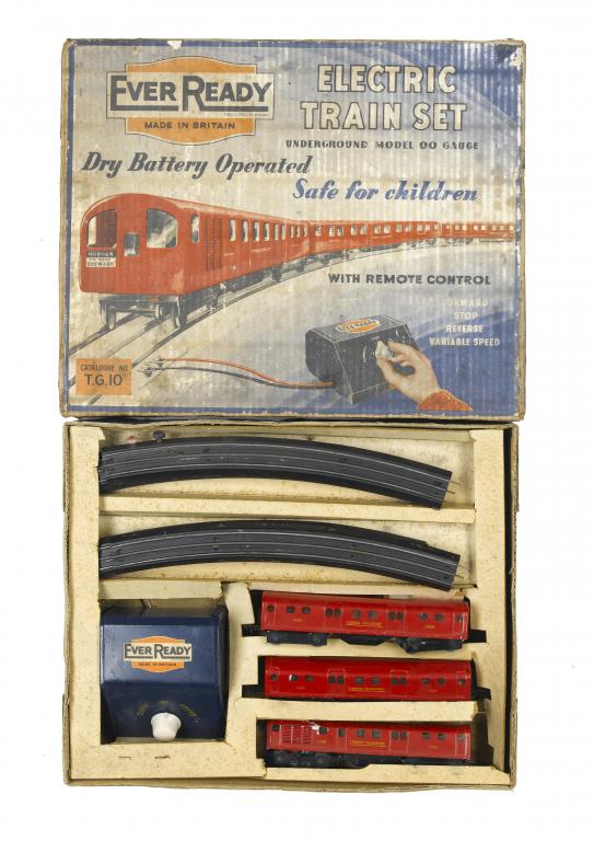 Appraisal: AN EVER READY BATTERY OPERATED GAUGE LONDON UNDERGROUND TRAIN SET