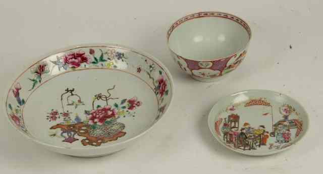 Appraisal: A Chinese famille rose saucer and a bowl both Qianlong