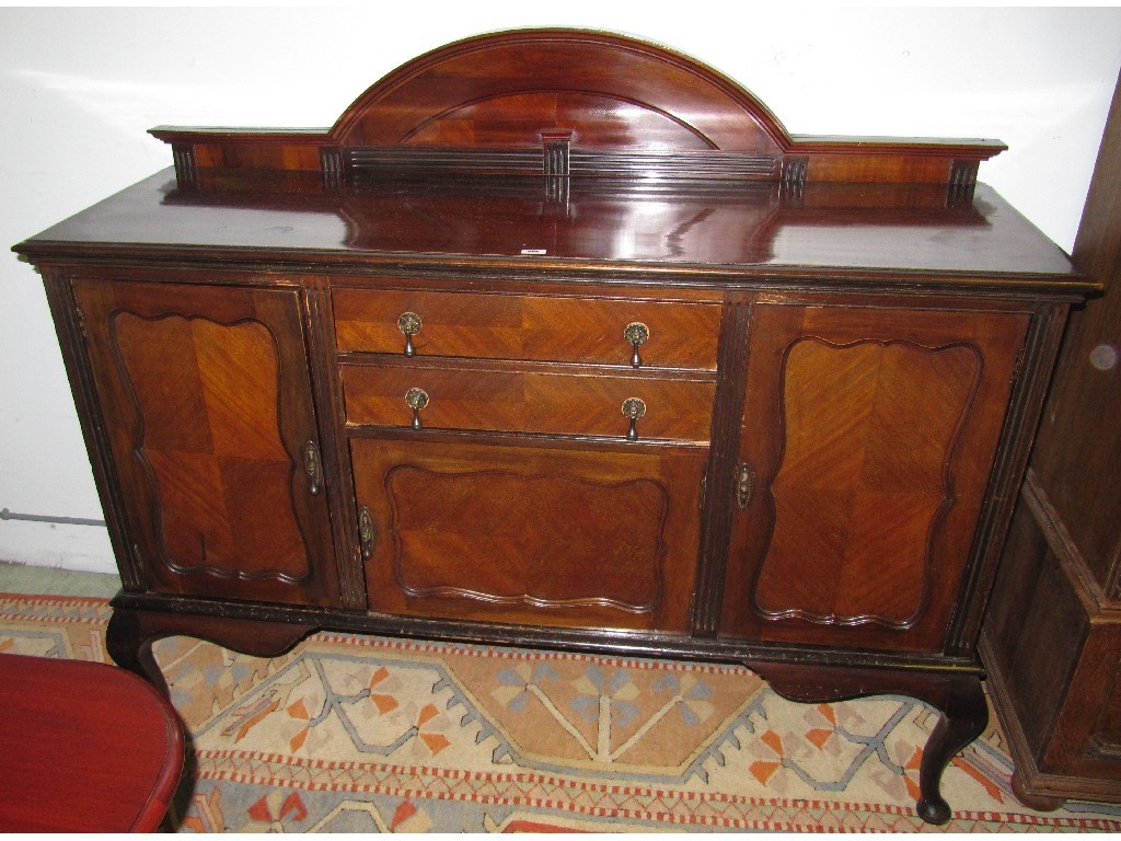 Appraisal: Mahogany railback sideboard