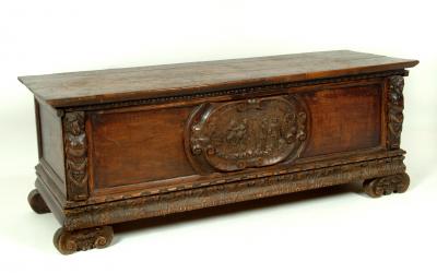 Appraisal: AN ITALIAN WALNUT AND PINE CASSONNE the hinged plank lid