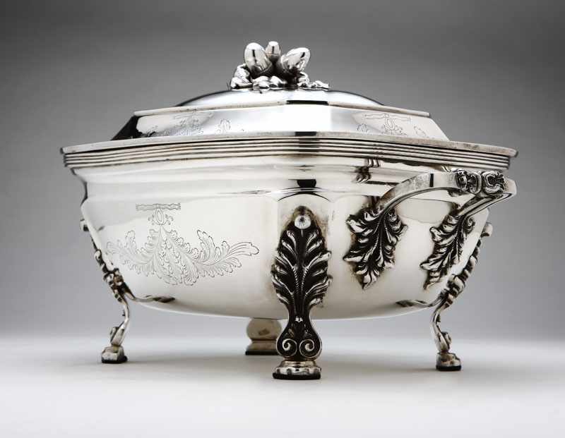 Appraisal: An American sterling silver rectangular covered footed serving dish Trush