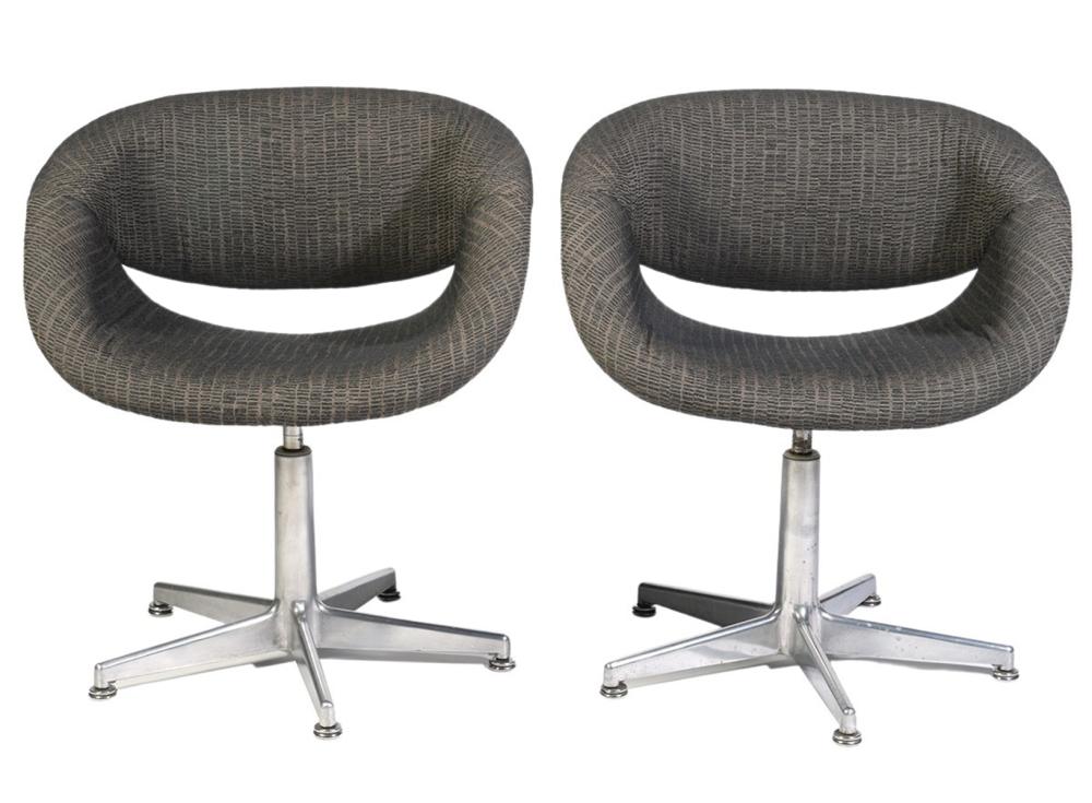 Appraisal: PR ARTIFORT LEGGED UPHOLSTERED SWIVEL CHAIRSPair of Artifort Netherlands legged