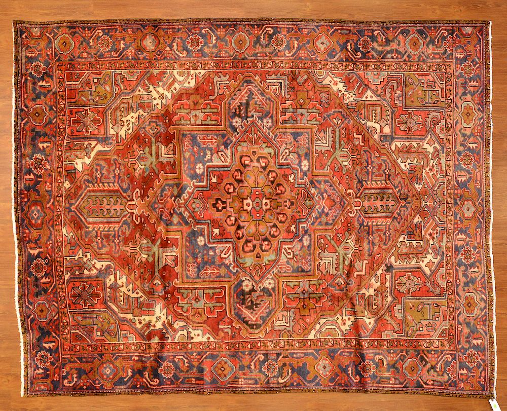 Appraisal: Persian Herez rug approx x Iran modern Condition Like new