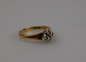 Appraisal: Diamond cluster ring set four diamonds in ct yellow and