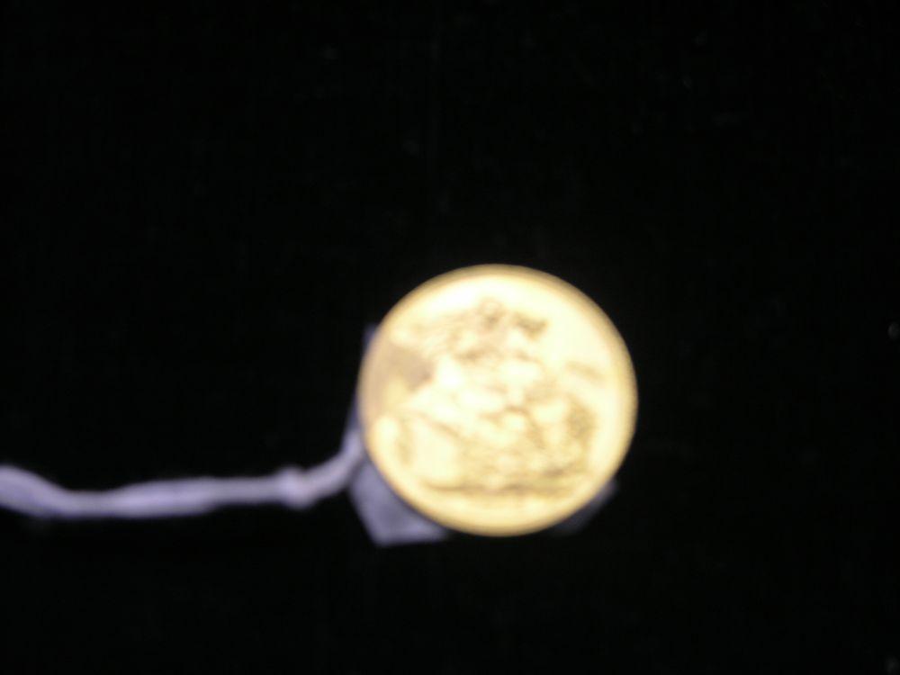 Appraisal: A George V gold sovereign -