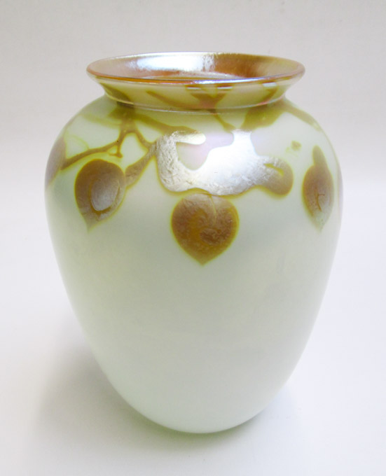 Appraisal: RICHARDSON ART GLASS VASE having iridescent gold Heart and Vine