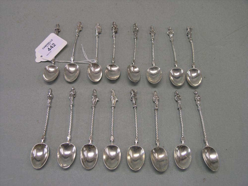 Appraisal: A set of sixteen continental silver apostle spoons