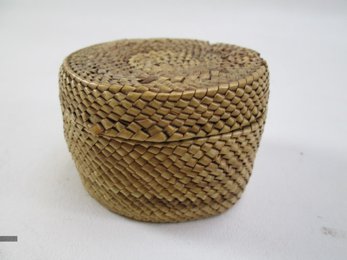 Appraisal: NORTHWEST NATIVE AMERICAN COVERED TRINKET BOX woven cedar bark bottom