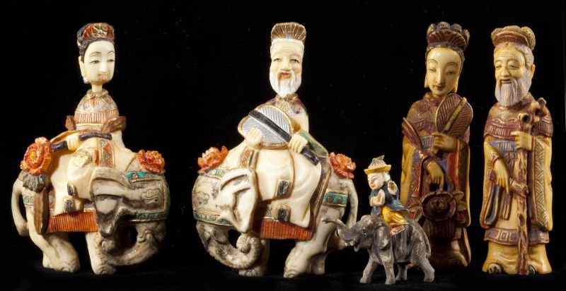 Appraisal: Four Chinese Figural Snuff Bottles th century two pairs the