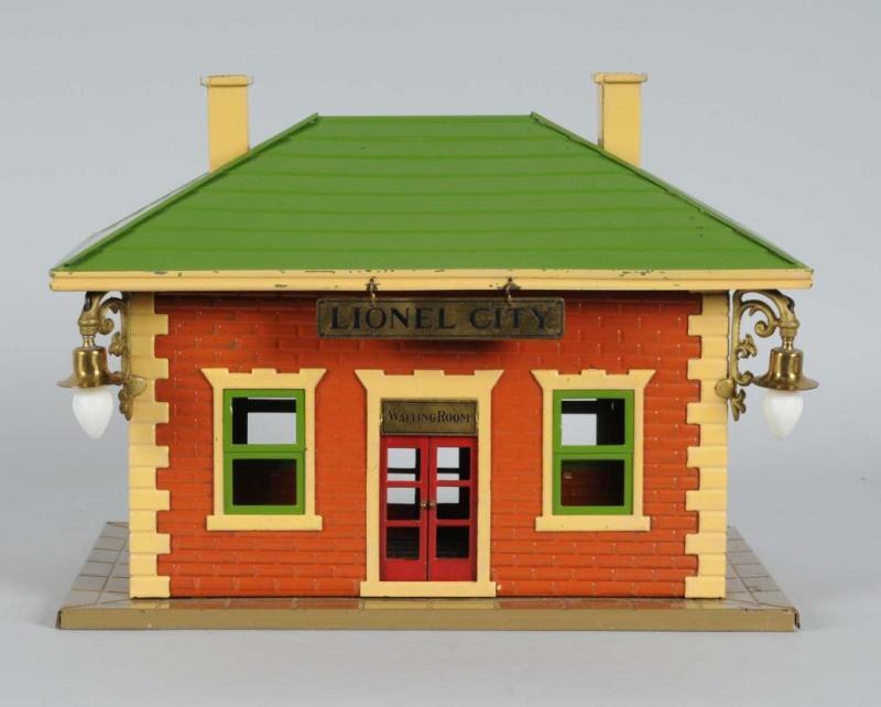 Appraisal: Lionel Standard Gauge City Station Description Complete and all original