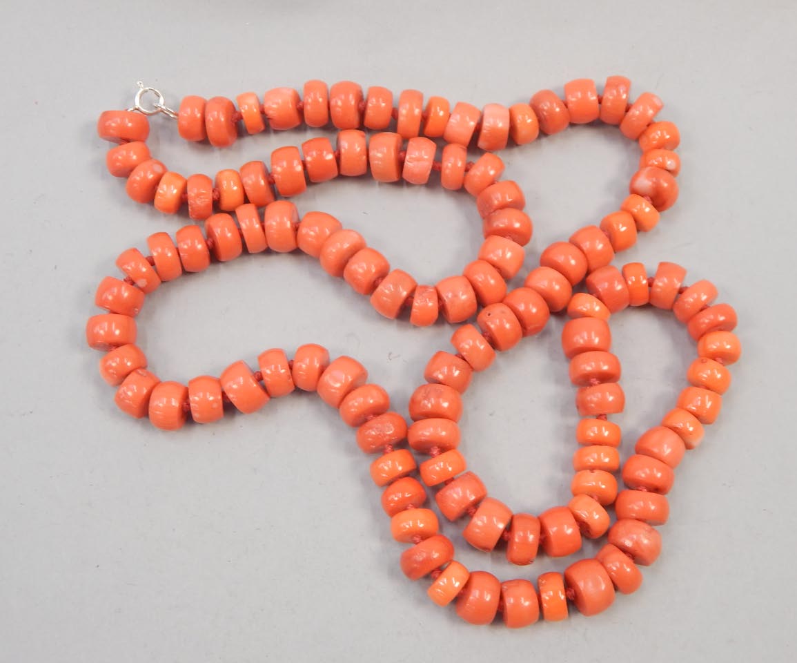 Appraisal: A coral coloured beaded necklace with silver plated clasp