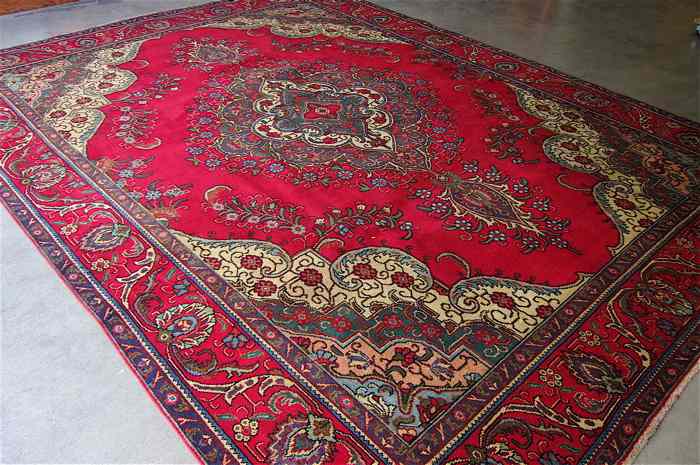 Appraisal: PERSIAN TABRIZ CARPET East Azerbaijan Province northwestern Iran central floral