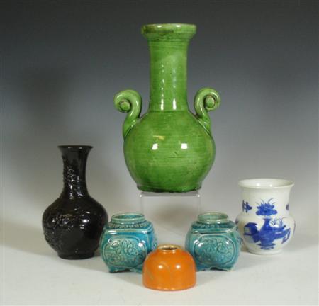 Appraisal: A group of Chinese ceramic wares comprising a blue painted