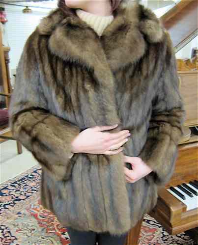 Appraisal: LADIES MINK JACKET brown fur with notched collar two exterior