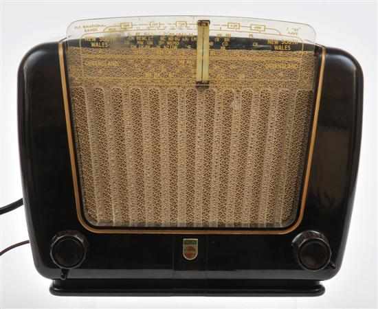 Appraisal: Philips B Radio Australian circa no brown bakelite case and