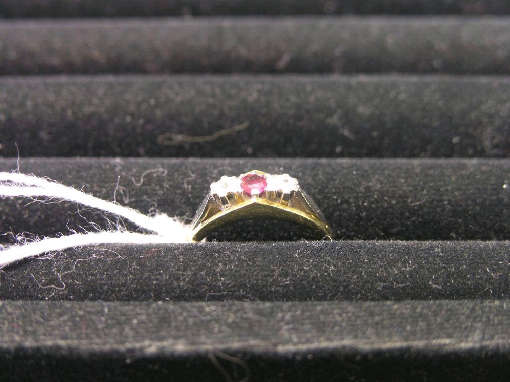 Appraisal: A modern ct gold ring central ruby and two small