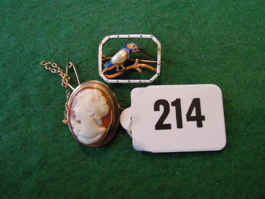 Appraisal: A cameo brooch with ct gold frame together with a