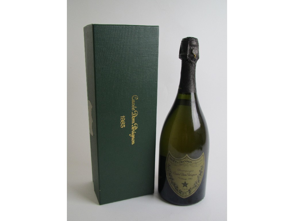 Appraisal: Dom Perignon Vintage champagne vol with green outer box and