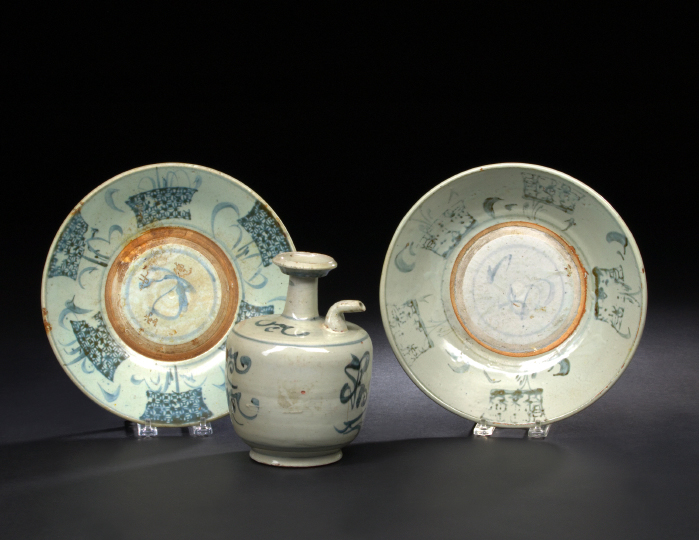 Appraisal: Pair of Chinese Provincial Blue-and-White Porcelain Deep Dishes th century