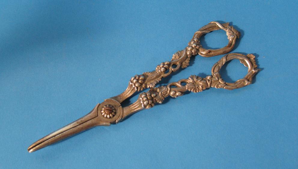 Appraisal: A PAIR OF VICTORIAN GRAPE SCISSORS the handles cast as