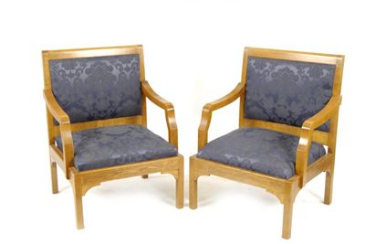 Appraisal: A pair of oak armchairs with sprung silk damask seats