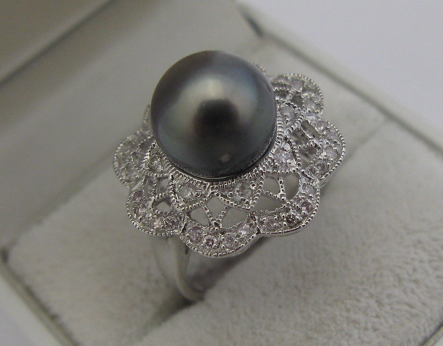 Appraisal: BLACK PEARL DIAMOND AND K WHITE GOLD RING centering a