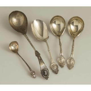 Appraisal: Silver Serving Pieces Medallion Pattern Five silver serving pieces Medallion