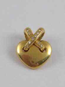 Appraisal: A French hallmarked ct gold diamond set heart pendant by