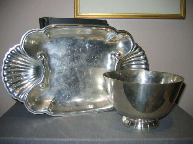 Appraisal: INTERNATIONAL STERLING SILVER SMALL TRAY with scallop-from ends D l